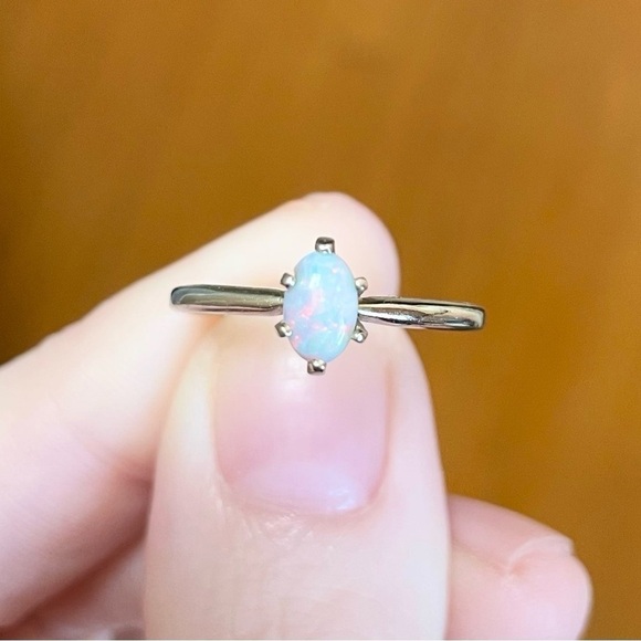 14K Fire Opal 6x3mm vintage rainbow iridescent oval Cabochon gold ring… - Picture 5 of 11